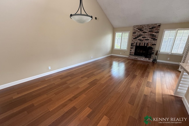 Building Photo - Modern Foster City 3 Bedroom Townhome with...
