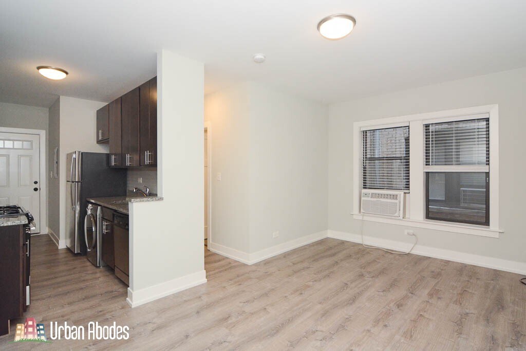 Building Photo - 711 W Brompton Ave