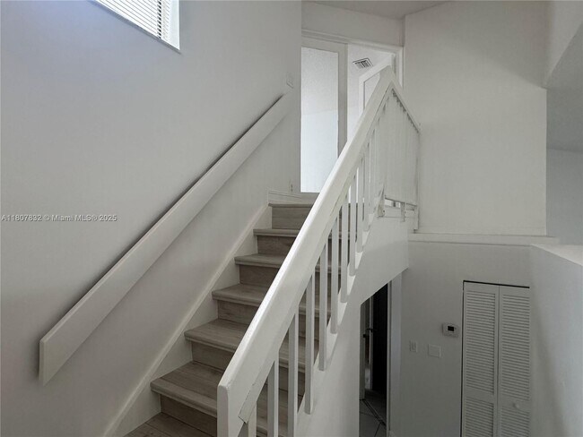 Building Photo - 9515 SW 138th Pl