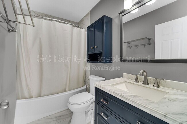 Building Photo - 1048 N Lawndale Ave