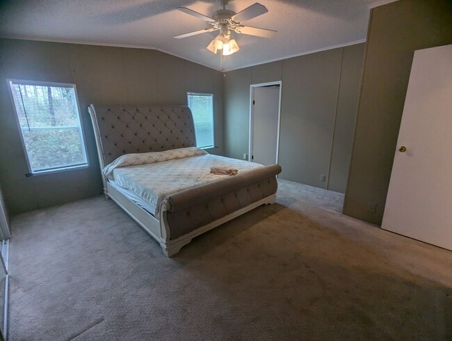 Building Photo - 2 Bedroom 2 Bathroom Home for RENT, Furbabies Welcome!