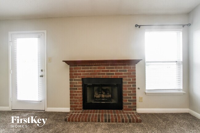 Building Photo - 529 Streamside Dr