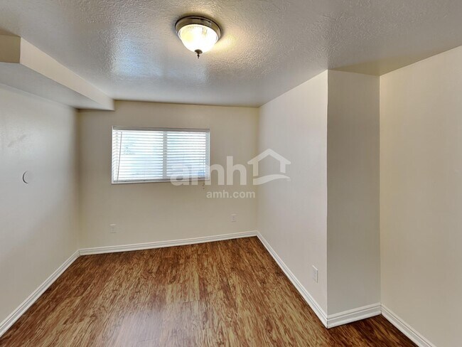 Building Photo - 8558 Laurel Oak Dr