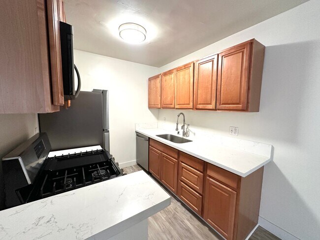 Building Photo - 12117 Pacific Ave