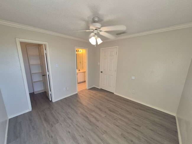 Building Photo - 809 N Evanston Ave