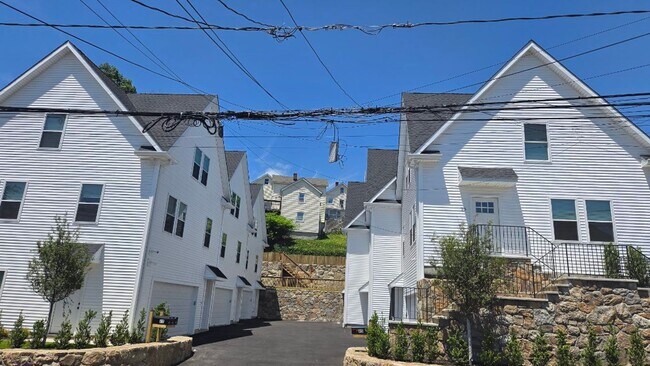 Building Photo - 25 Bouton St