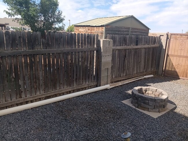 Building Photo - 3 Bedroom, 2.5 Bathroom Home! Schedule a S...
