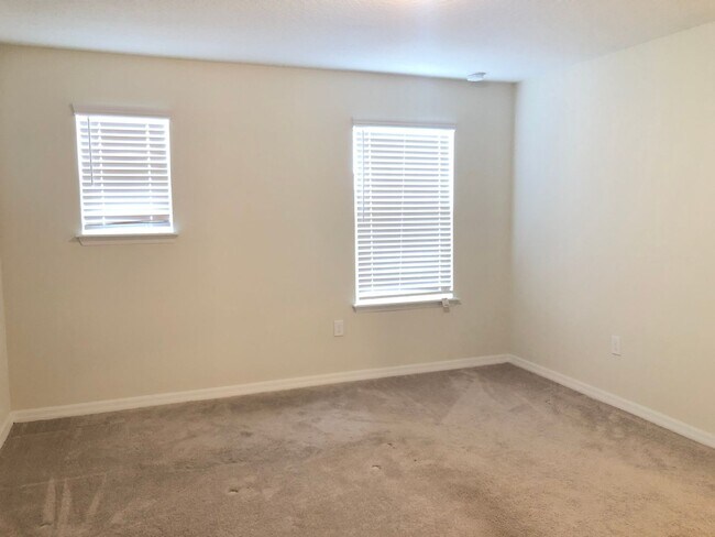 Building Photo - 2674 Mead Ave