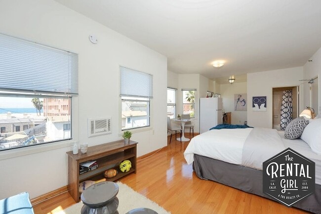 Building Photo - 26 Breeze Ave