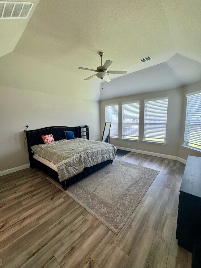Building Photo - 1731 Tombstone Dr