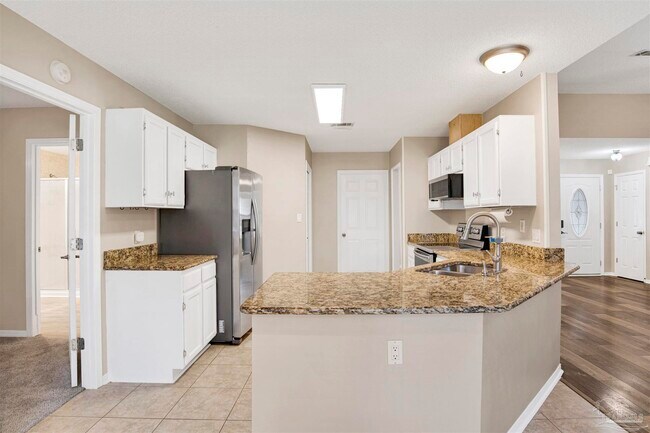 Building Photo - 4036 Shorewood Dr