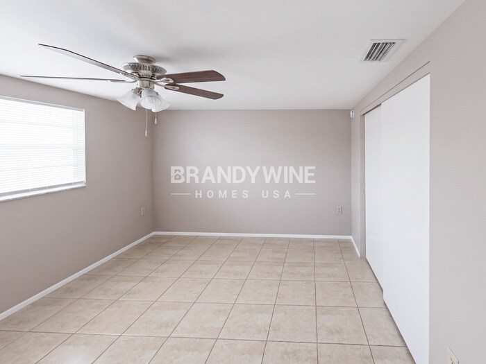 Building Photo - 7815 Treasure Pointe Dr