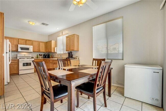 Building Photo - 3 BEDROOM HOME IN THE SOUTHWEST!