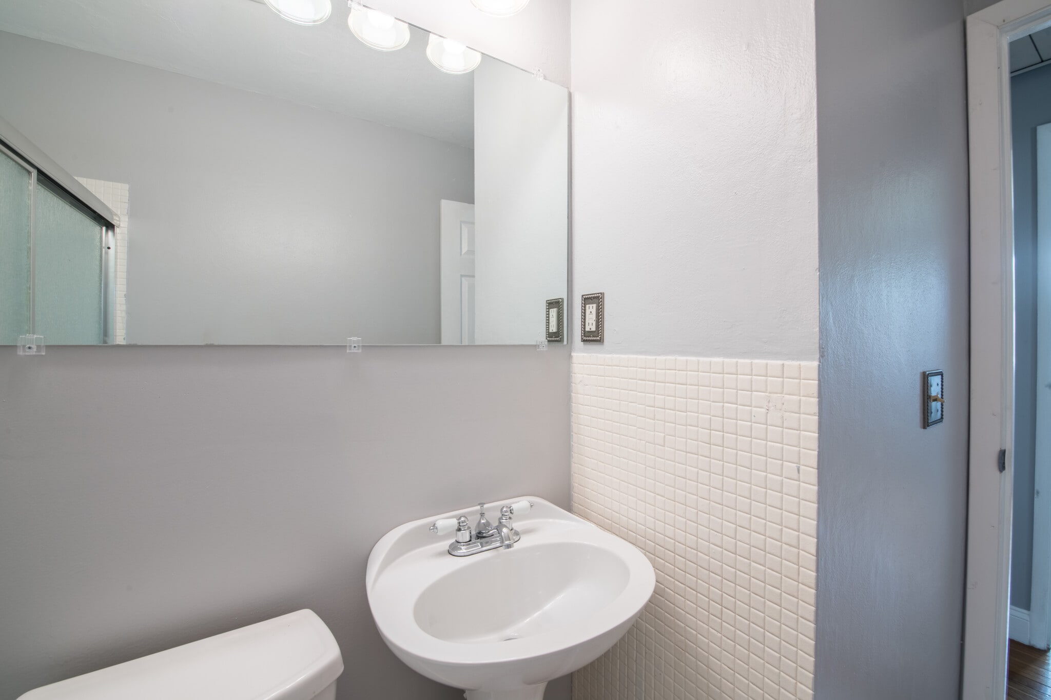 Building Photo - 1449 Coachway Ln