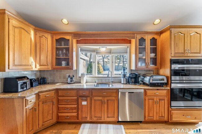 Building Photo - 75 Eureka Ave