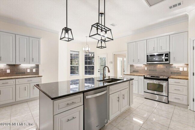 Building Photo - 639 Queens Harbor Blvd