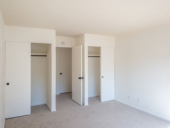 Building Photo - BRIGHT Remodeled Downtown 1BR/1BA Flat! Pa...