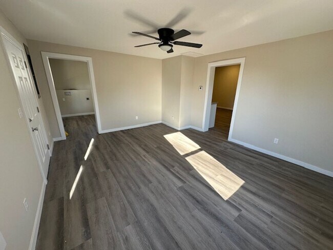 Building Photo - 5 Bed 3 Bath Springfield, MO