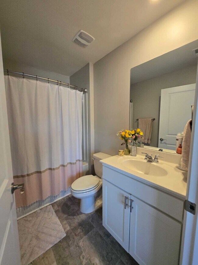 Building Photo - Charming Home in Sweet Briar Community