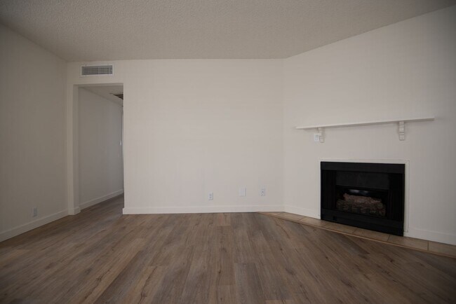Building Photo - 11225 Huston St