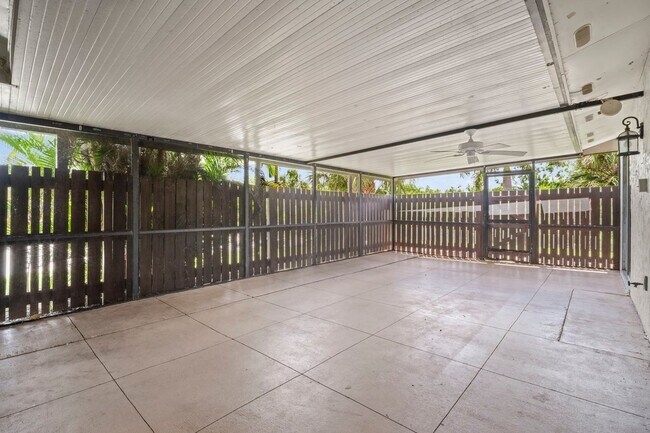 Building Photo - Newly remodeled 2 bedroom, 2 bathroom home...