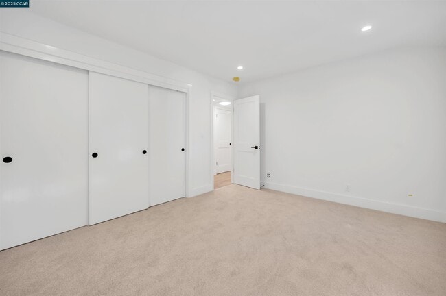 Building Photo - 226 Alderbrook Pl