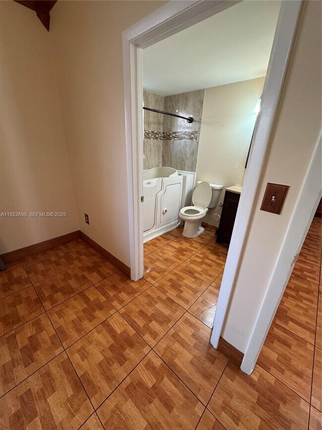 Building Photo - 8013 Lake Dr