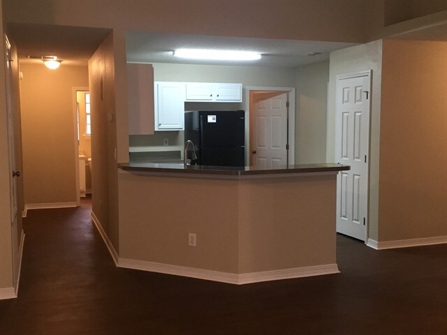 Building Photo - 6247 Ironside Dr N