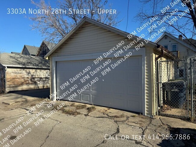 Building Photo - Charming 2-Bedroom, 1-Bathroom Upper Unit ...