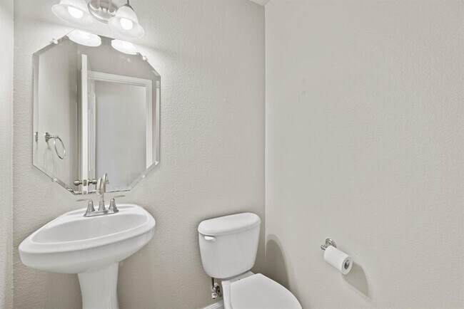 Building Photo - 711 Sugar Brook Dr