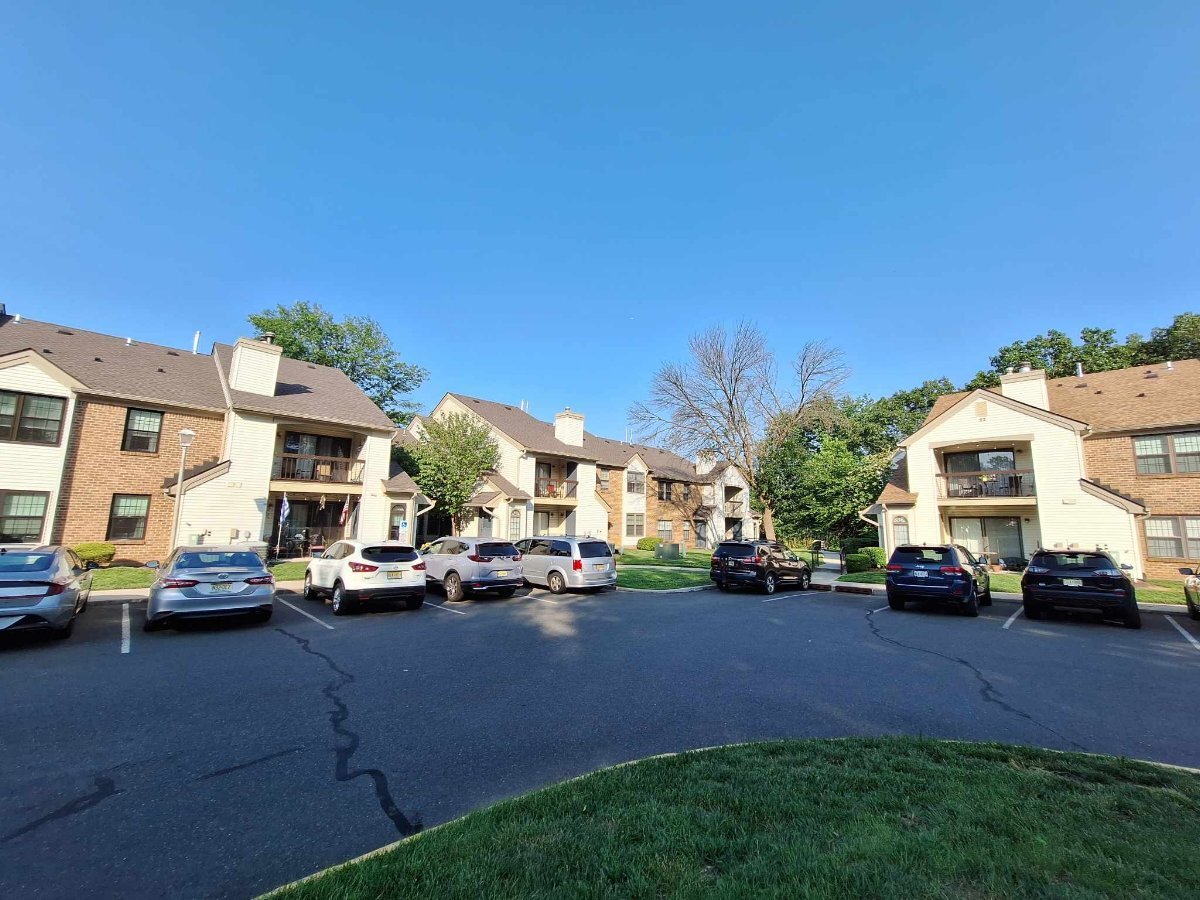 Building Photo - 2013 Bayhead Dr