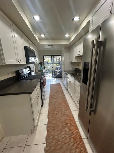 Building Photo - 5821 Portobelo Ct