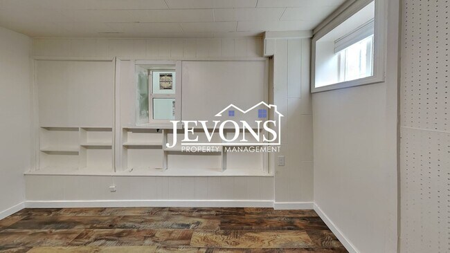 Building Photo - $1,000 Rent Credit if move-in occurs befor...