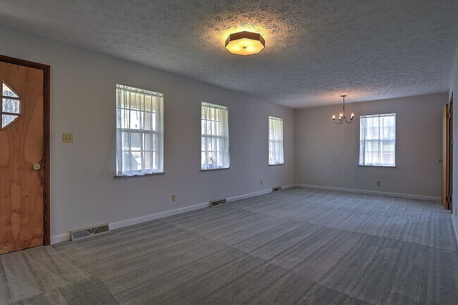 Building Photo - 4660 Kingsport Hwy