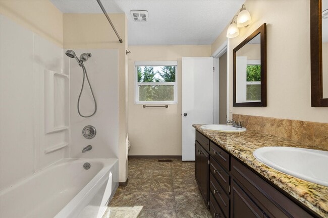 Building Photo - 3 Bed + Bonus in West Boise!