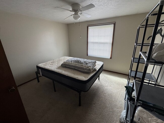 Building Photo - 880 Buchholz Dr