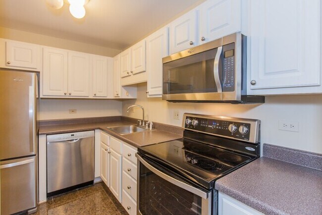 Building Photo - 1 Bedroom / 1 Bathroom in The Grand Ohio! ...