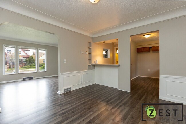 Building Photo - - BEAUTIFUL 3-BEDROOM 1 BATHROOM  April 11th 2-2:30 pm!