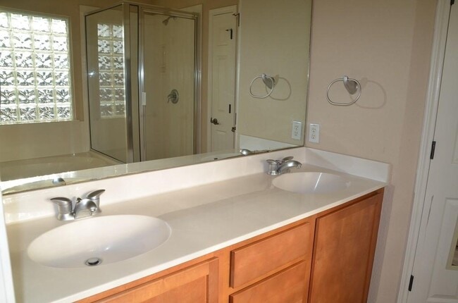 Building Photo - 11201 Dodge Cattle Dr