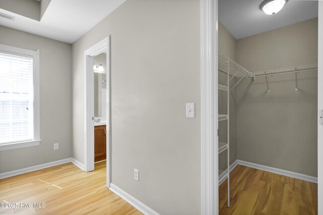 Building Photo - 124 Crooked Run Dr