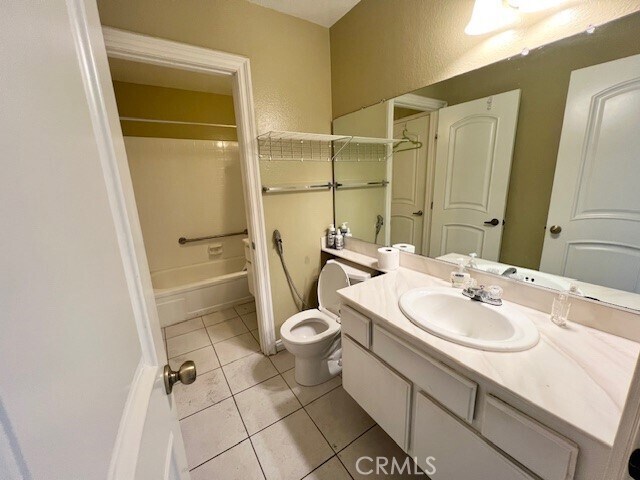 Building Photo - 15 Creekwood