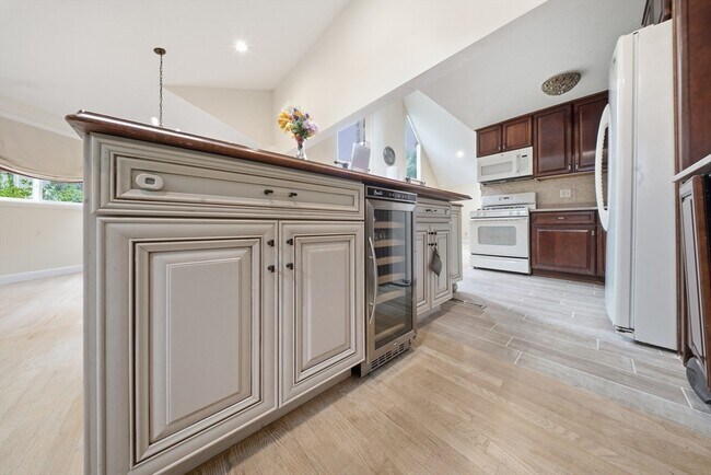 Building Photo - 7 Sherborne Cir