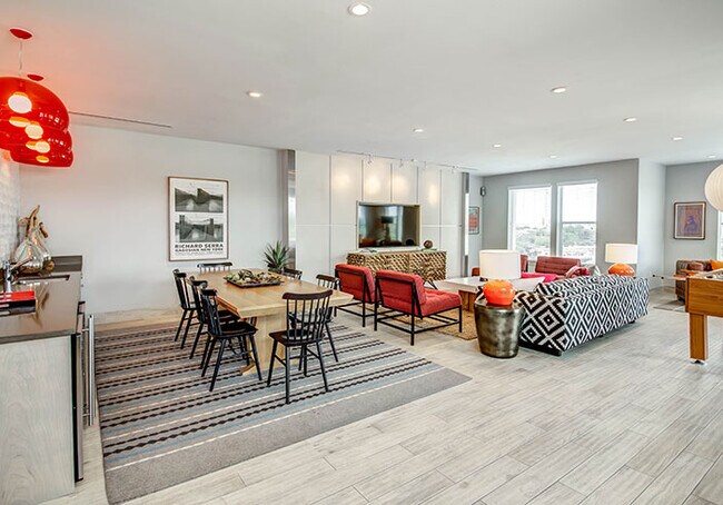 Building Photo - 2024 E 7th St