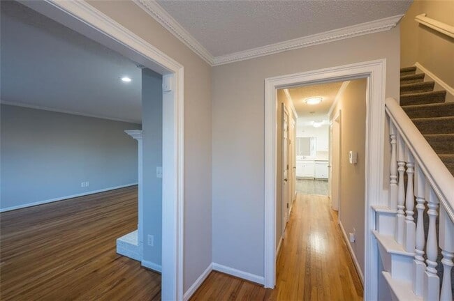 Building Photo - 4648 Calumet Cir NW