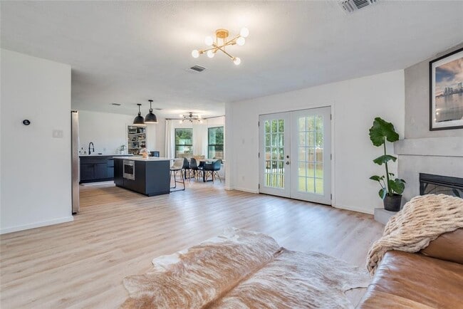 Building Photo - 1007 Silverstone Ln