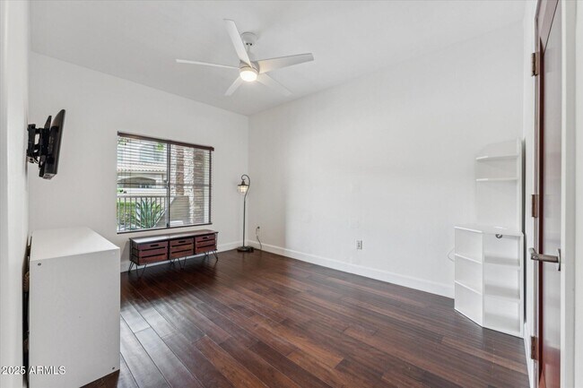 Building Photo - 5350 E Deer Valley Dr