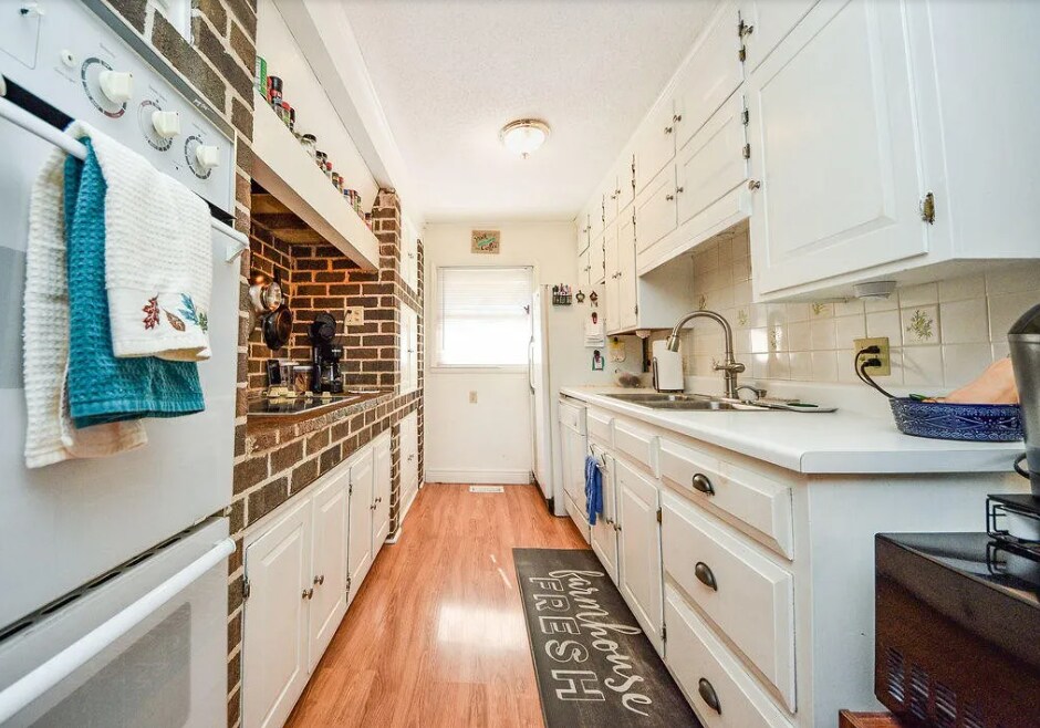 kitchen - 2506 Elm Dr NE