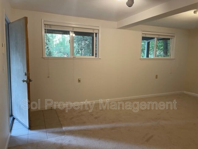 Building Photo - 175 S Redwood Dr