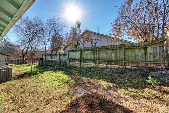Building Photo - 1813 Gracy Farms Ln