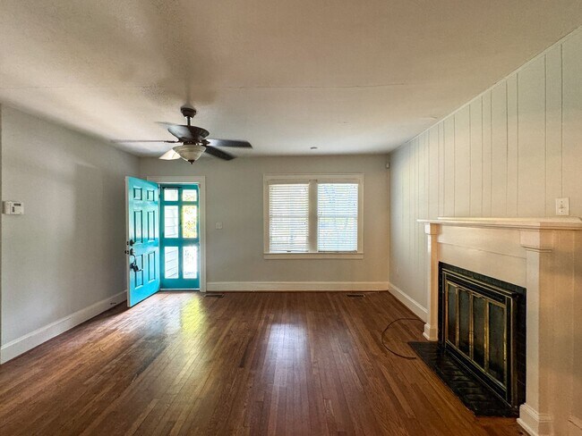 Building Photo - Charming 2 Bed 1.5 Bath Home in Haymount